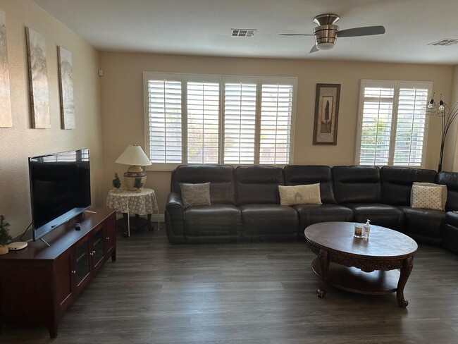 Building Photo - 3346 Mountain Bluebird St