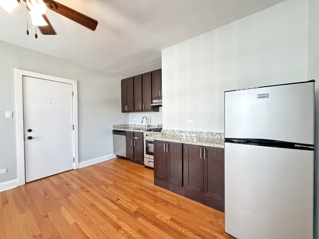 Building Photo - 627 W Patterson Ave