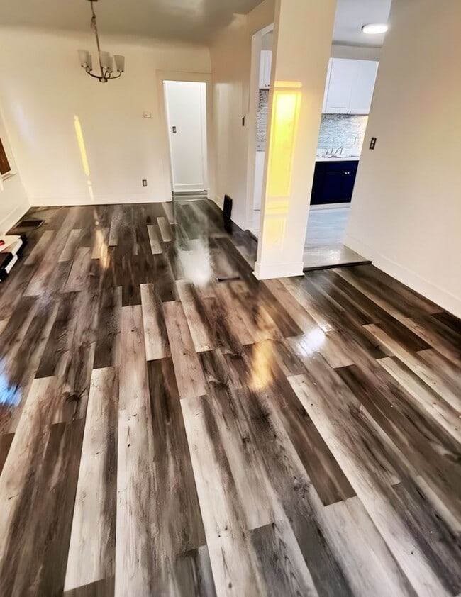 Foto del edificio - 9264 Ward Ave