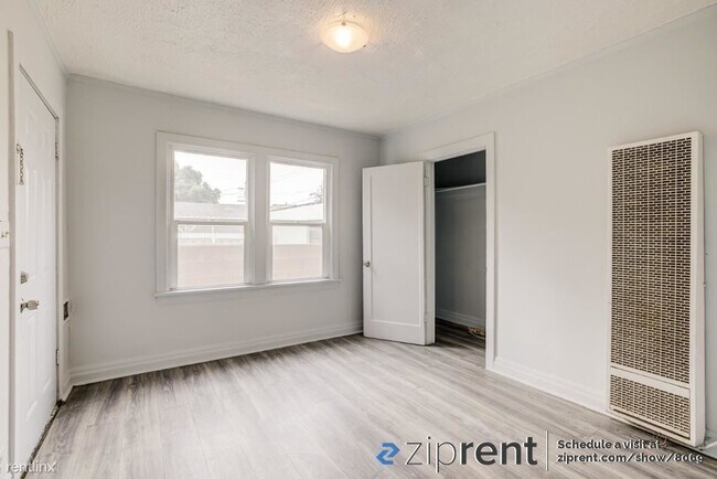 Foto del edificio - 1 br, 1 bath Triplex - 1720 West Gage Aven...