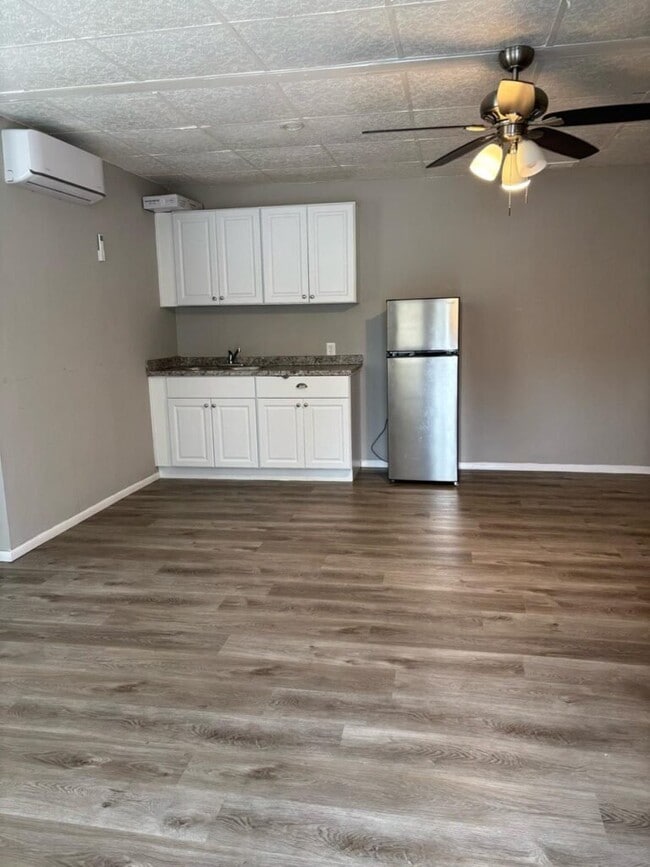 Building Photo - 2014 Pineway Dr