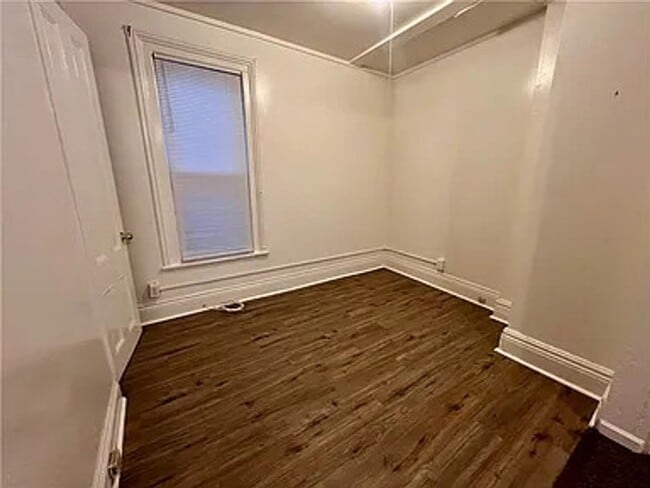Building Photo - Move in Ready 4 Bedroom 1 1/2 bath house Available