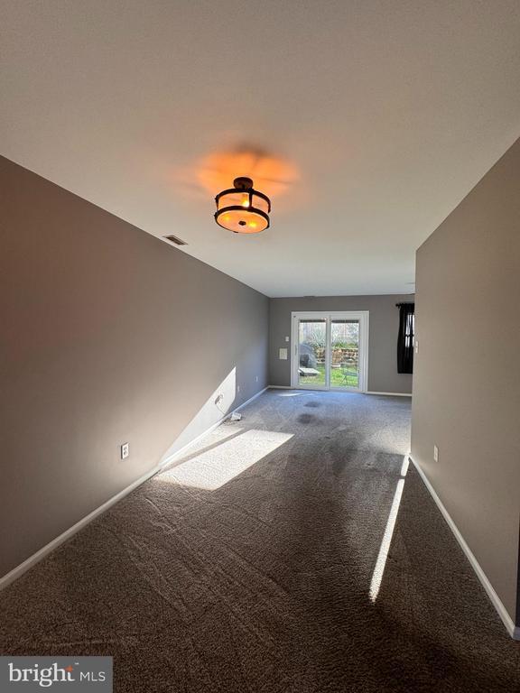 Foto del edificio - 7343 Rockwell Ave