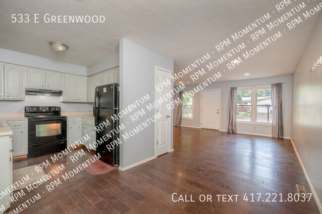 Building Photo - Cozy 2 Bed/1 Bath Mid-Town