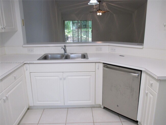 Building Photo - 4112 Pine Ridge Ln