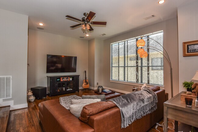 Foto del edificio - 4418 Koehler St