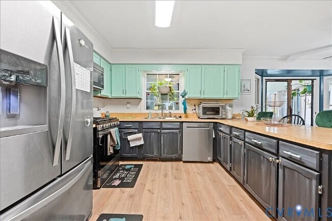 Foto del edificio - 7141 Barkbridge Rd