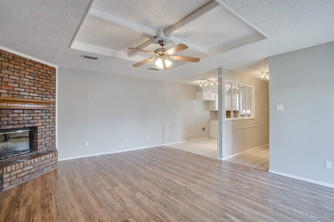 Building Photo - Fully updated 2/1.5/1 in Frenship!