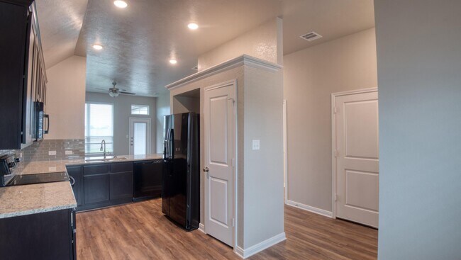 Building Photo - 2216 John Ross Ct