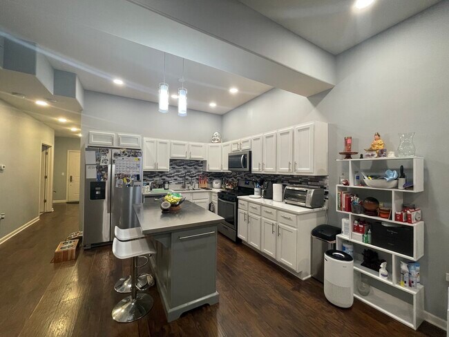 Foto del edificio - 3630 N Harlem Ave
