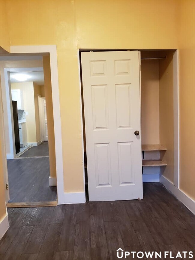 Building Photo - 689 E 189th St