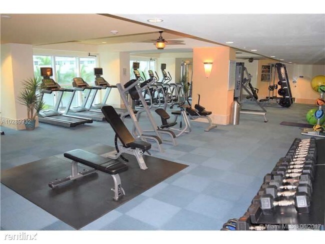 Building Photo - 1945 S Ocean Dr