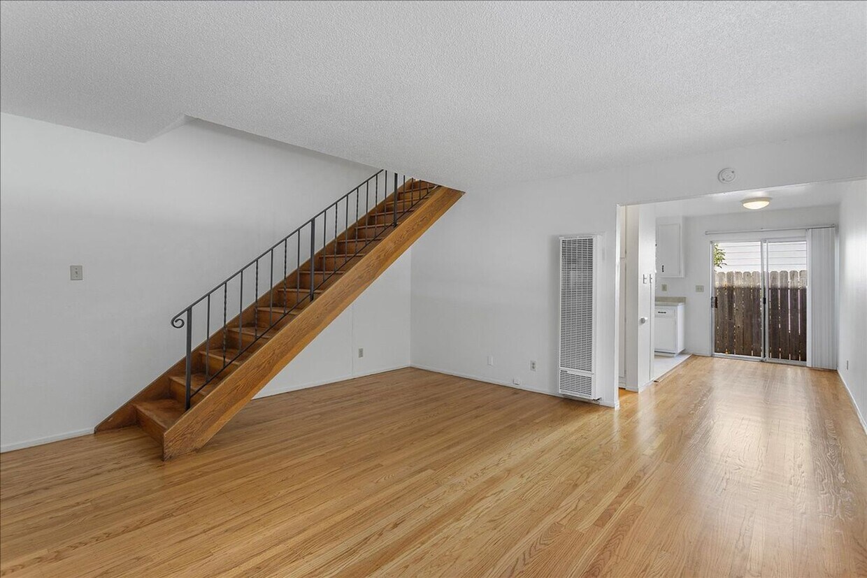 Primary Photo - 1443 Cottage St