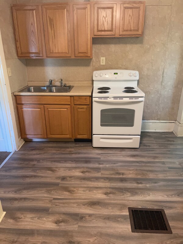 241 N Thomas St Unit 3B, Bellefonte, PA 16823 Room for Rent in