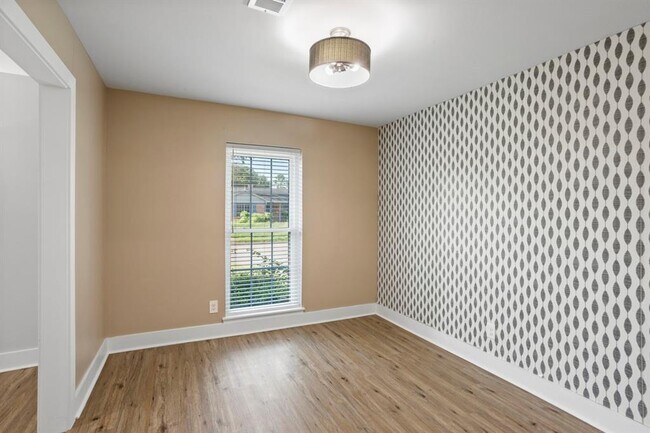 Building Photo - 5934 Greenmont Dr