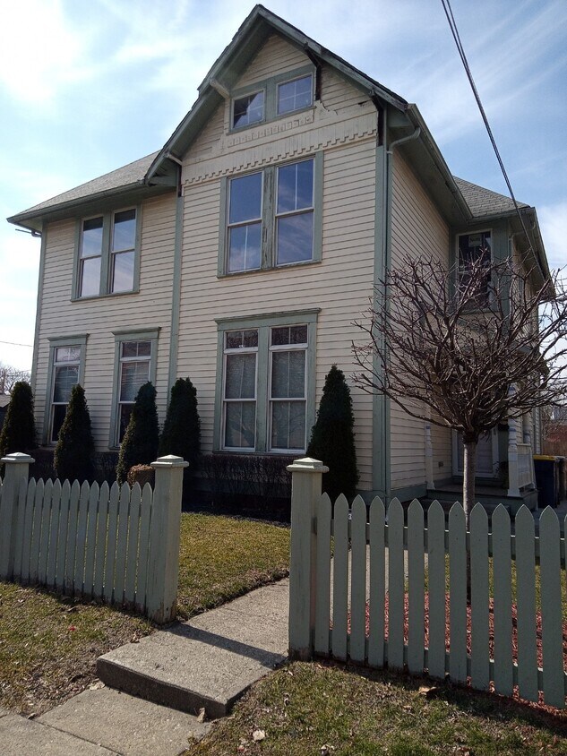 Grand Victorian townhome, completely renovated! - 124 N Oriental St