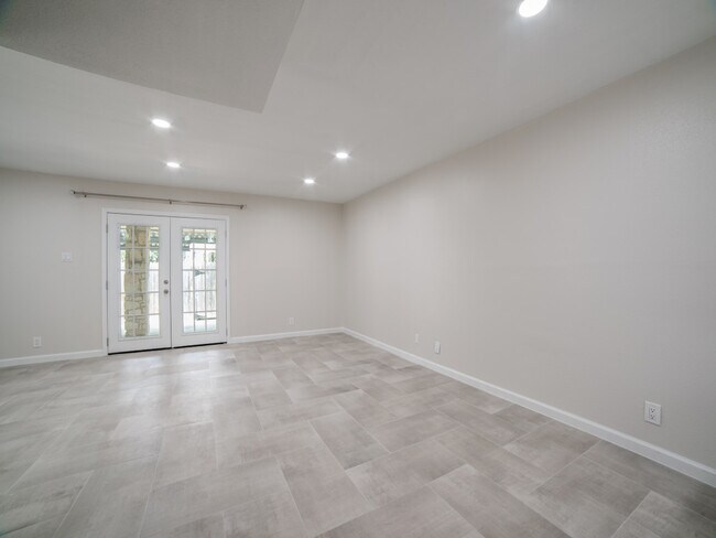 Building Photo - 122 E Terra Alta Dr