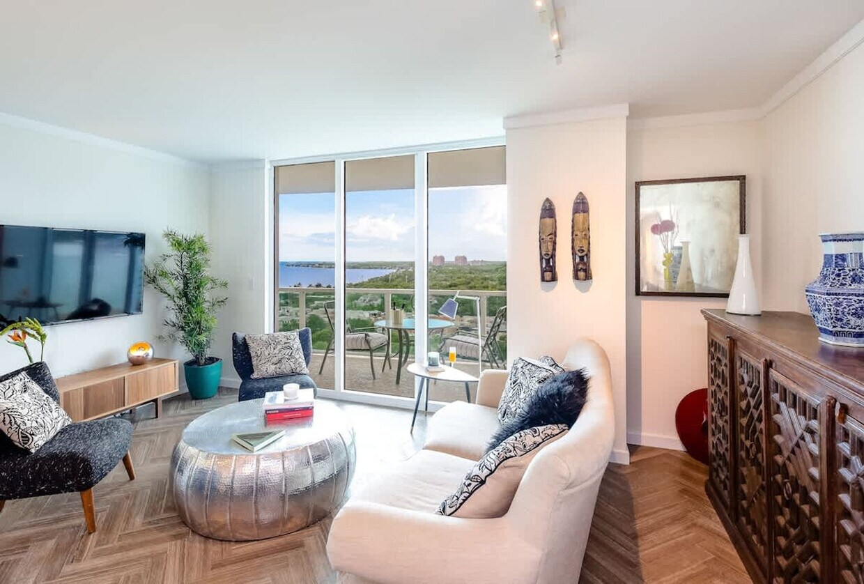 Foto principal - 2889 McFarlane Rd