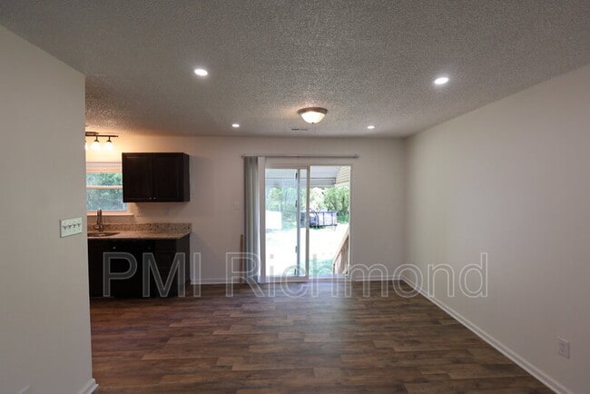 Foto del edificio - 3220 Mill Race Rd