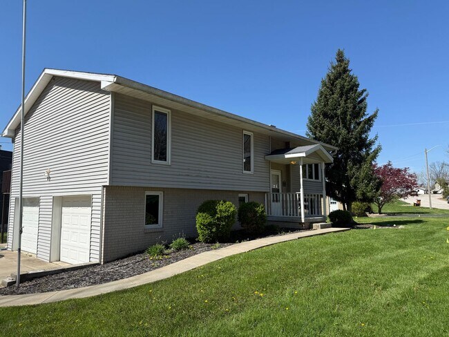 Foto del edificio - 3 BR / 3 BA Single-family home near Ellettsville
