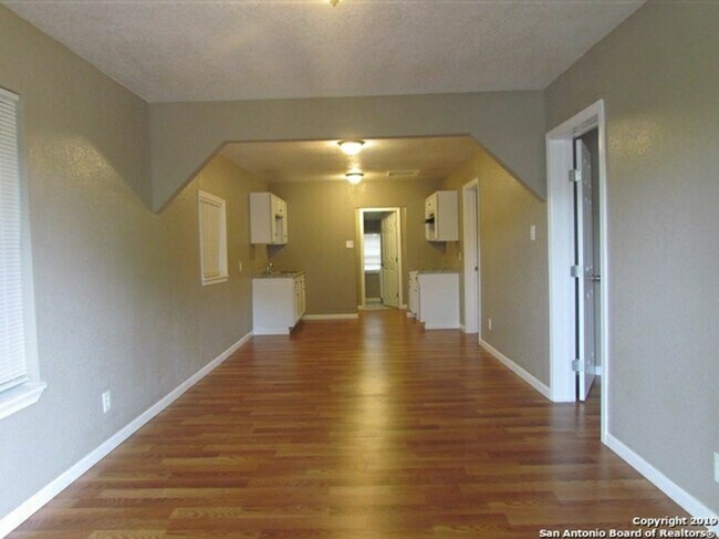 Building Photo - 1711 W Laurel