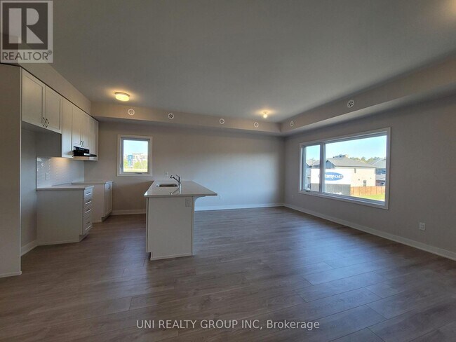 Building Photo - 812 Mishi Private