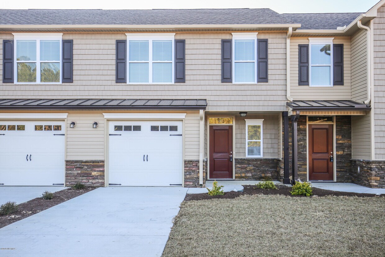 Primary Photo - 207 Boyington Dr