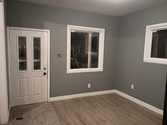 Building Photo - 122 W Donald St