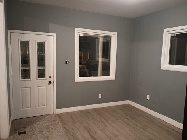 Foto del edificio - 122 W Donald St