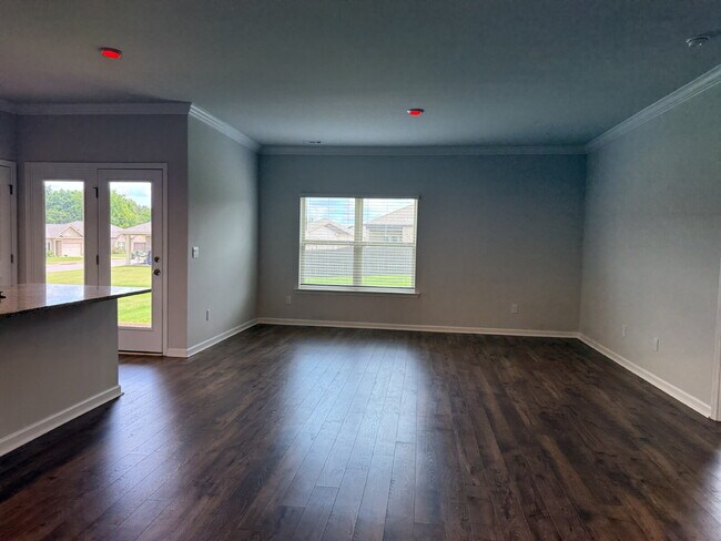 Foto del edificio - "Charming 3-Bedroom Retreat with Granite Elegance in Huntsville!"