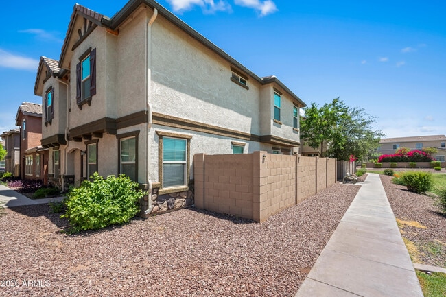 Building Photo - 472 N Ranger Trail