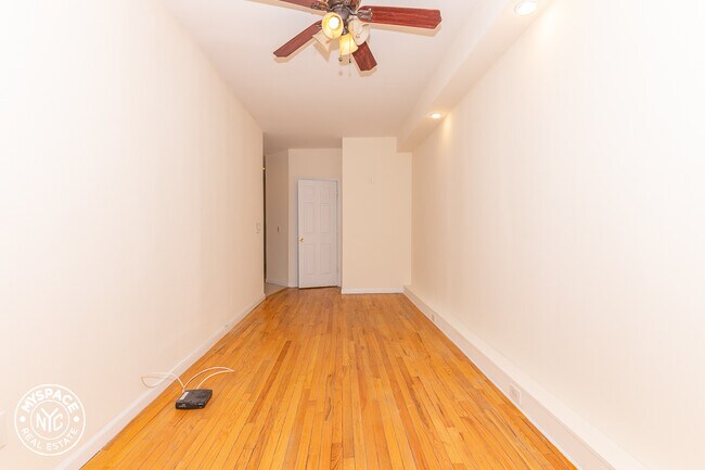 Building Photo - 674 Lincoln Pl