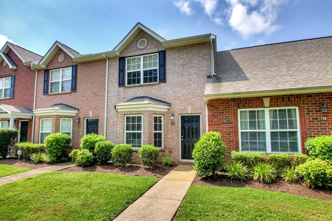 Building Photo - 728 Del Rio Pike