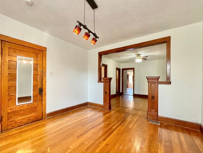Building Photo - 2923 N Springfield Ave