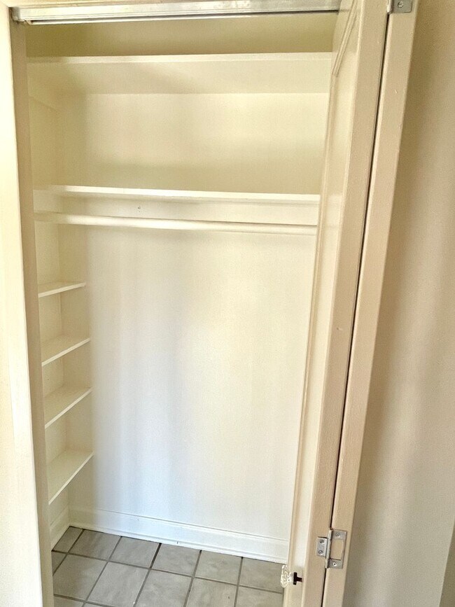 Foto del edificio - Woodstock area, 1 bedroom, 1 bath with finished basement