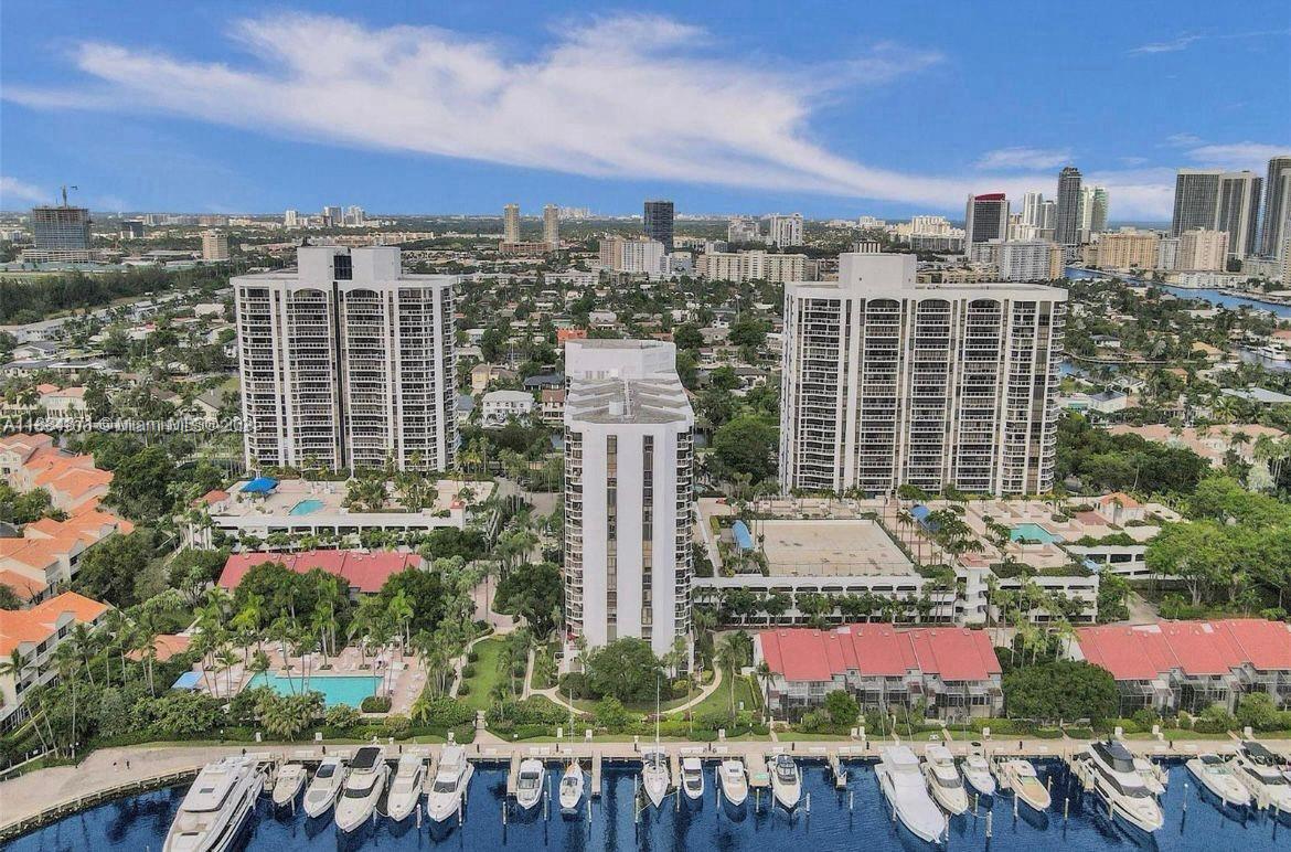 Foto principal - 3620 Yacht Club Dr
