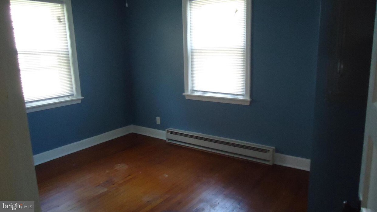 Primary Photo - 407 Broad St