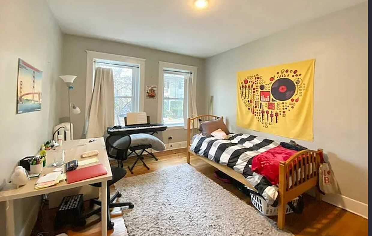 Foto del edificio - Charming 4 Bedroom- No Broker Fee