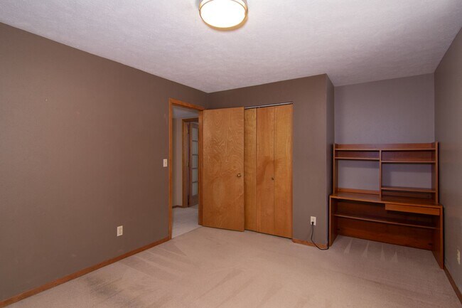 Foto del edificio - COMING SOON !! 3 bed 2.5 Bath Home on .5 acre lot in corner of Culdesac Mead School District