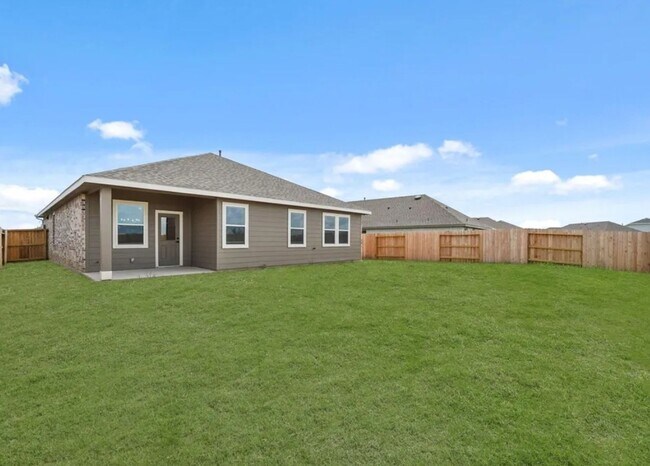 Building Photo - Newly constructed 3BR House beside Angel L...