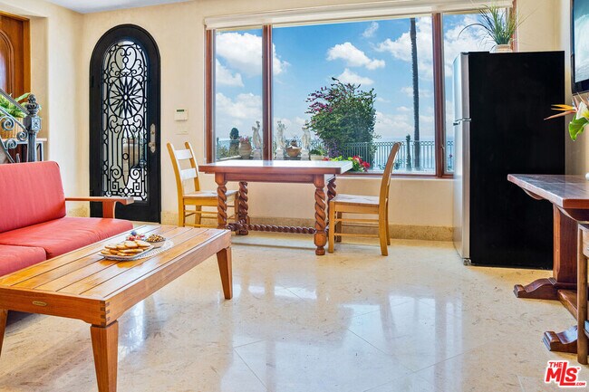 Foto del edificio - 4440 Encinal Canyon Rd