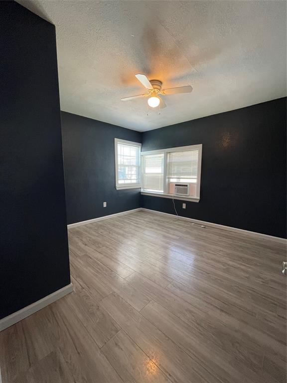 Building Photo - 1322 W 9th St