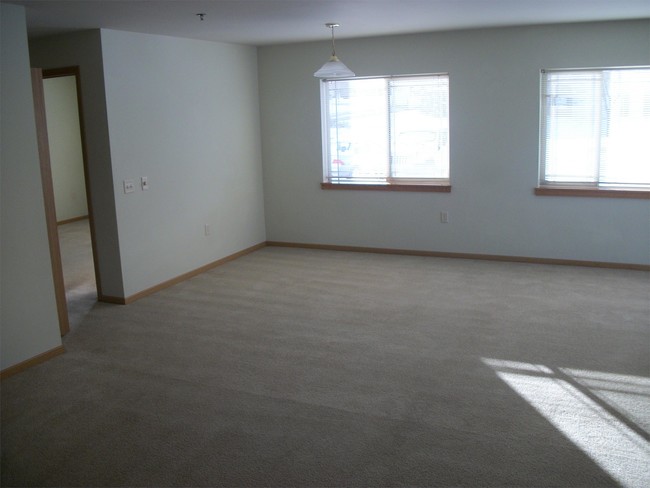 Building Photo - 200 Prairie Heights Dr