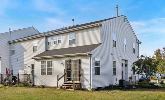 Building Photo - 801 Evergreen Cir