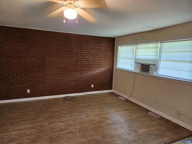 Building Photo - 130 Apple Tree Rd