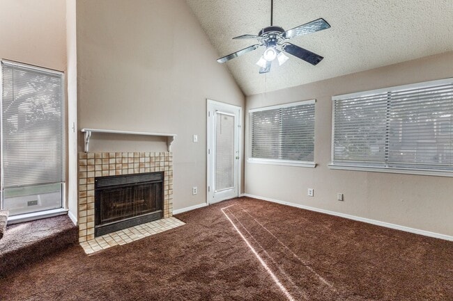 Building Photo - 9833 Walnut St