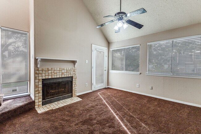 Foto del edificio - 9833 Walnut St