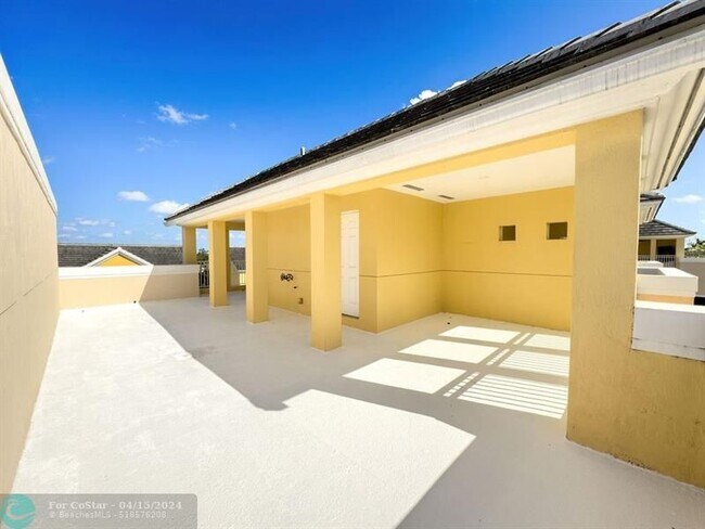 Building Photo - 2322 Vintage Cir