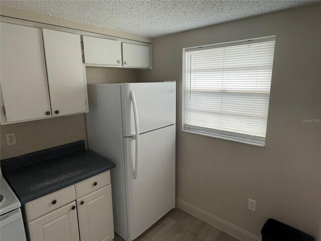 Foto del edificio - 4126 Shoreline Dr