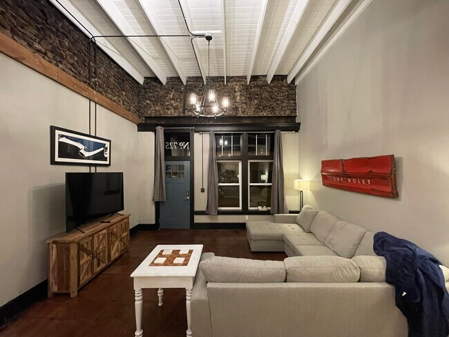 Foto del edificio - 725 S Baker St